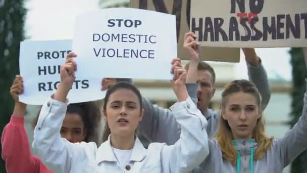 Crowd chanting slogans on domestic violence rally waving banners for human right — Stock Video