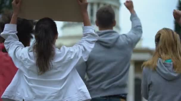 Crowd scandant en faveur du candidat à la présidence, montrant Oui, le choix du vote — Video