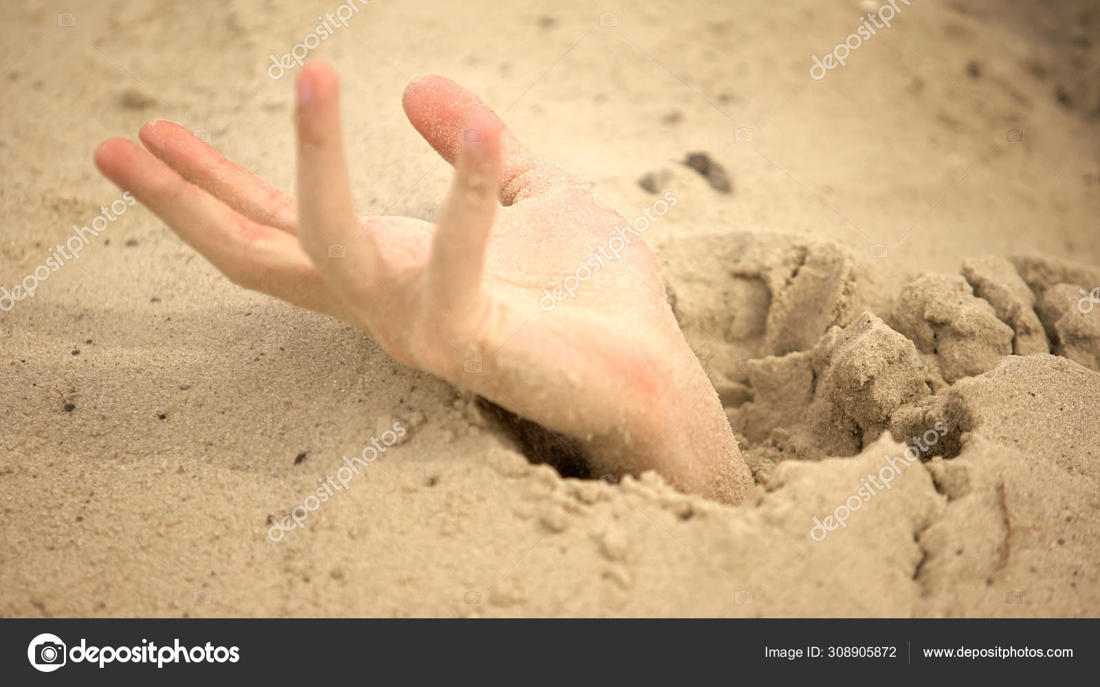 Mão Masculina Afundando Poça Areia Movediça Viagens Perigosas Deserto Close  fotos, imagens de © motortion #308905872