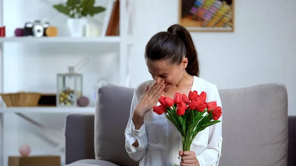 Young Woman Holding Bunch Tulips Sneezing Seasonal Allergy Health — Stock Photo, Image