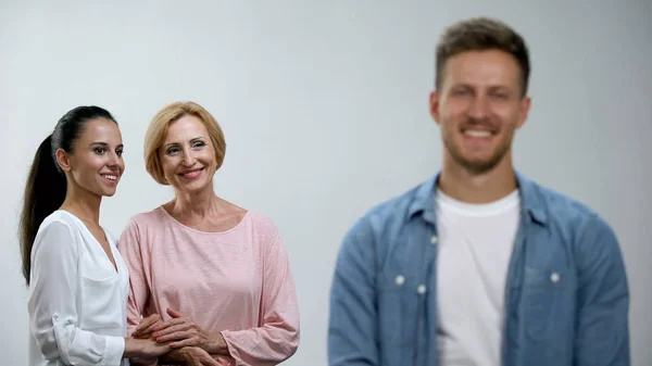 Madre Moglie Ammirando Maschio Rapporto Fiducioso Amore Sostegno Cura — Foto Stock