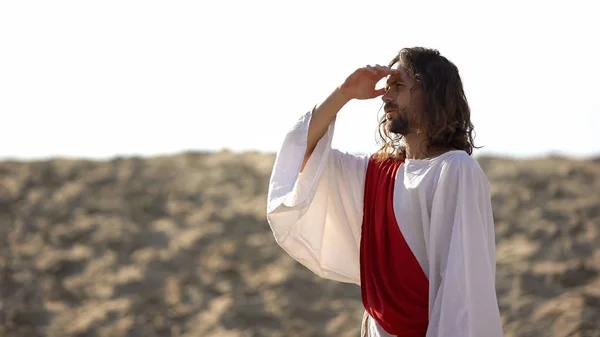 Peregrino Olhando Para Caminho Perdido Deserto Conceito Dúvidas Religiosas Escolha — Fotografia de Stock