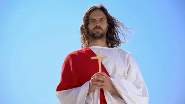 Homem Santo Segurando Cruz Madeira Orando Deus Conceito Seitas Religiosas — Fotografia de Stock