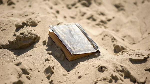 Starożytny Koran Porzucony Opuszczonym Miejscu Koncepcja Odrzucenia Wiary Ateizm — Zdjęcie stockowe