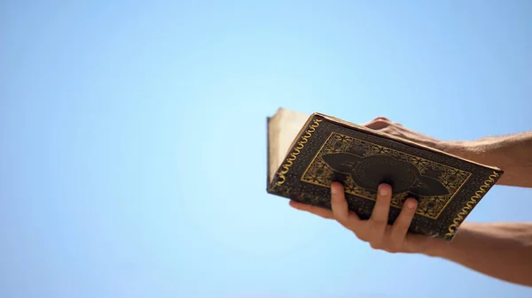 Male Hands Holding Koran Sky Background Template Islamic Inscriptions — Stock Photo, Image