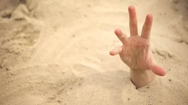 Hand Versinkt Treibsand Versucht Herauszukommen Tipps Zum Überleben Der Wüste — Stockfoto