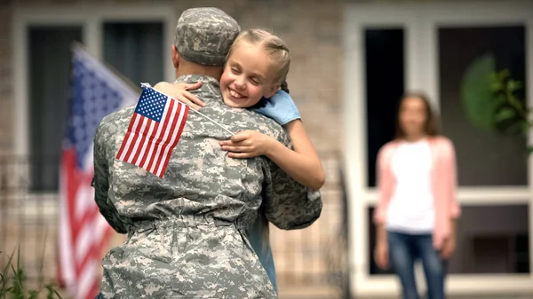 Cheerful Daughter Hugging Father Soldier Long Awaited Meeting Homecome — Stock Photo, Image