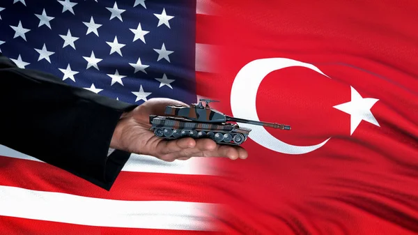 Réservoir Main Officiel Contre Les Drapeaux Des États Unis Turquie — Photo