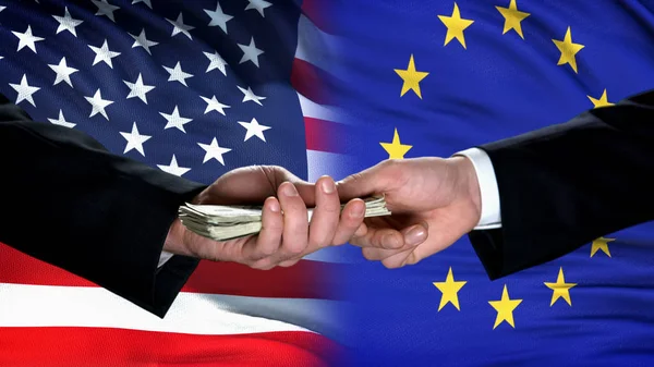 Usa Officials Exchanging Money Flag Background International Trade — Stock Photo, Image