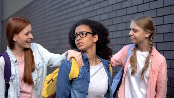 College Students Stopping Frightened Black Teenager School Backyard Bullying — Stock Photo, Image