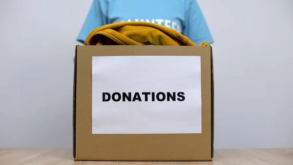 Kind Female Activist Standing Donation Box Clothes Orphanage Care — Stock Photo, Image