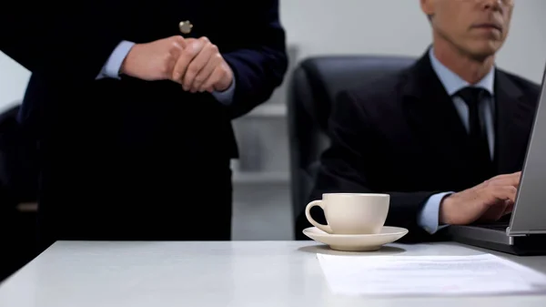 Secretaris Bracht Koffie Kopje Naar Baas Service Personeel Bedrijf Werkproces — Stockfoto