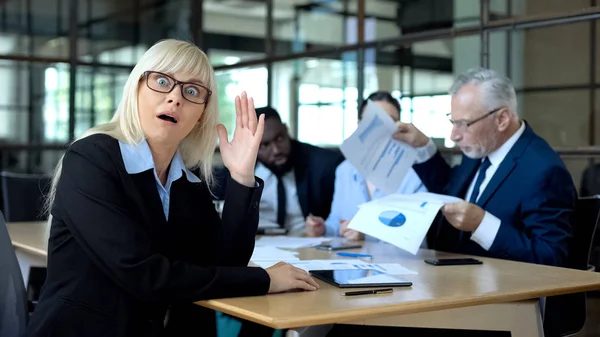 Geschokt Business Vrouw Gevoel Moe Van Emotionele Collega Office Deadline — Stockfoto