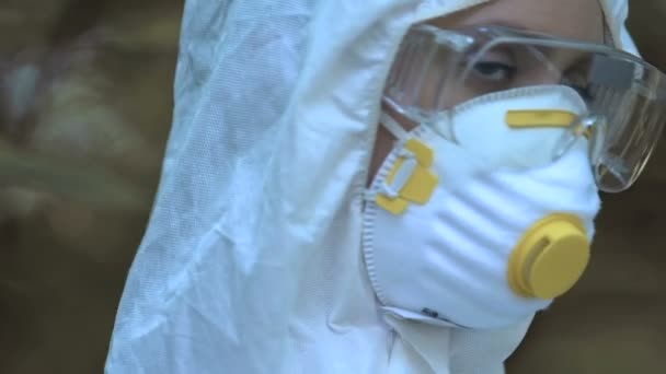 Woman in protective mask showing poison sign, toxic waste disposal, pesticides — Stock Video