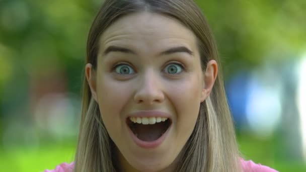 Extremely happy girl looking into camera, shocked with information, close-up — Stock Video