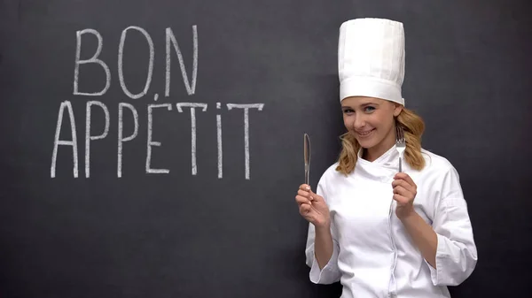Şef Elinde Bıçak Çatal Bon Appetit Fransızca Ifade Gastronomi Yakınında — Stok fotoğraf