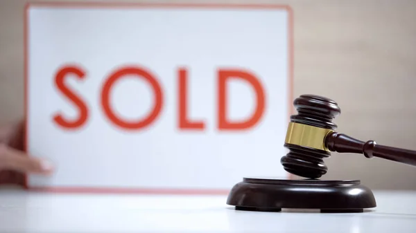 Gavel Standing Sound Block Sold Sign Background Court Decision Auction — Stock Photo, Image