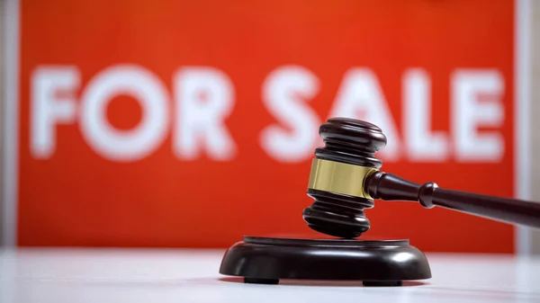 Sale Sign Background Gavel Standing Sound Block Auction Rules Price — Stock Photo, Image