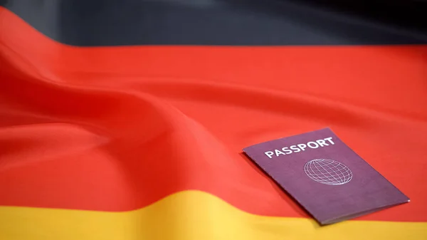 Kansainvälinen Punainen Passi Saksan Lippu Matkustusasiakirja Lähetystö — kuvapankkivalokuva