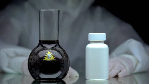 Poisonous Liquid Jar Antidote Pills Standing Table Scientific Experiment — Stock Photo, Image