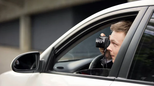 Repórter Secretamente Tirar Foto Sentado Auto Espionagem Paparazzi Exclusivo — Fotografia de Stock