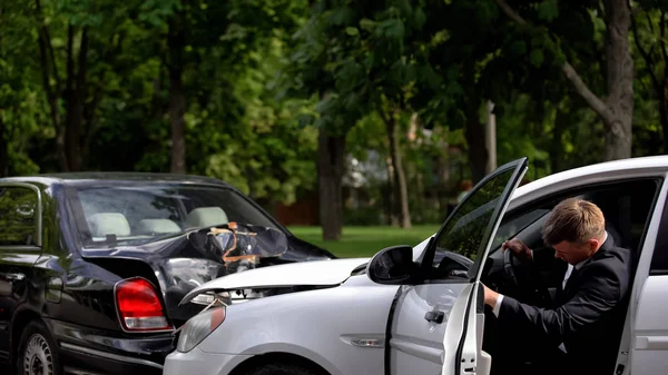 Opilý Řidič Auta Srazí Černé Auto Silnici Řízení Pod Vlivem — Stock fotografie