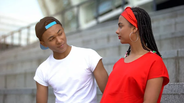 Teenager Boy Looking Offended Girlfriend Trying Make Peace Quarrel — Stock Photo, Image