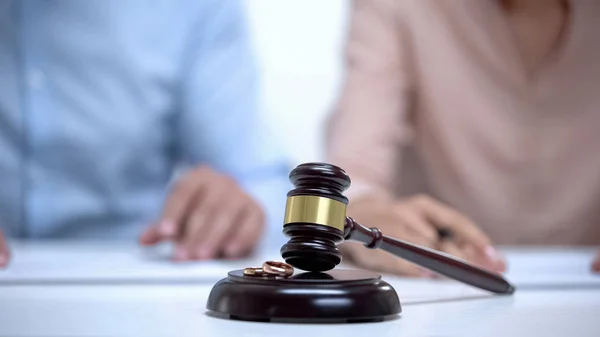 Marriage Rings Gavel Closeup Spouses Signing Divorce Document Background — Stock Photo, Image