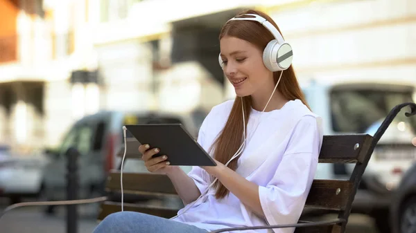 Happy Red Haired Girl Headset Listening Music Tablet Outdoor Rest — Stock Photo, Image