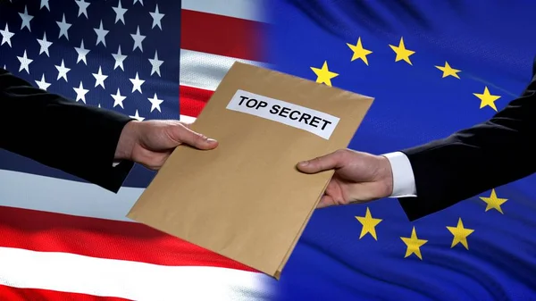 Usa European Union Politicians Exchanging Top Secret Envelopes Flags — Stock Photo, Image