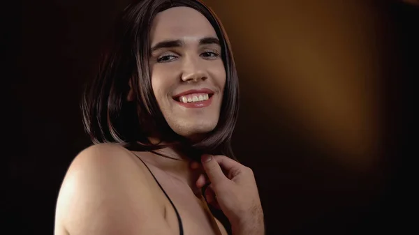 Frumos Transgender Costum Feminin Zâmbind Aparat Fotografiat Stilul Viață Societății — Fotografie, imagine de stoc