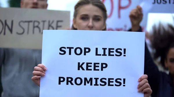 Eleitorado Exigindo Para Parar Mentiras Manter Promessas Sobre Padrões Vida — Fotografia de Stock