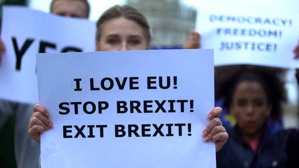 Väkijoukko Laulaa Brexitiä Vastaan Protestoi Euroopan Rajoja Vastaan Muuttoliikekriisi — kuvapankkivalokuva