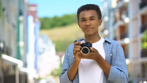 Young Teen Camera Making Photos Outdoor Smiling Hobby Rest — Stock Photo, Image