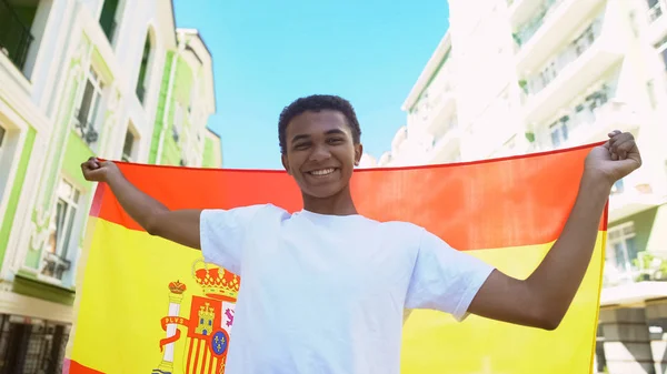 Junge Männer Mit Spanischer Nationalflagge Jubeln Freien — Stockfoto