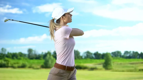 Femme Jouant Golf Position Backswing Bouleversée Par Tir Raté Concept — Photo