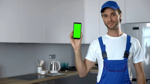 Man Uniform Showing Phone Green Screen Booking House Repair Service — Stock Photo, Image