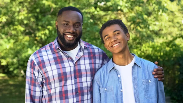 Cheerful Black Dad Son Smiling Camera Trustful Relations Friendship — Stock Photo, Image