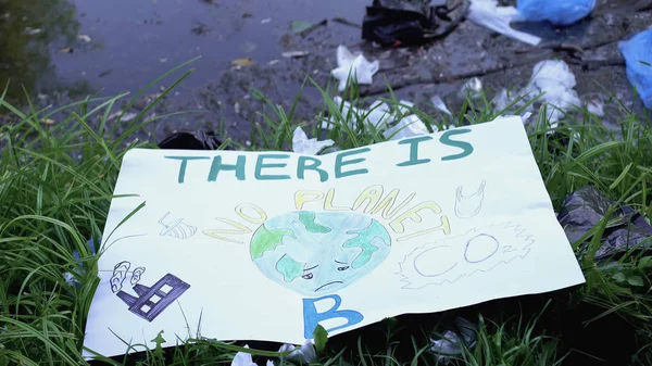Картина Планетной Фразы Лежащей Загрязненной Свалке Лесу — стоковое фото