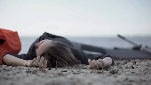Unconscious Woman Lying Seashore Drowned Swimmer Victim Shipwreck — Stock Photo, Image