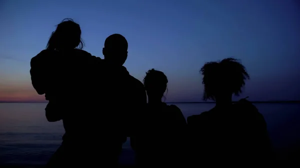 Family Silhouette Standing Night Sea Background Unity Difficulties — Stock Photo, Image