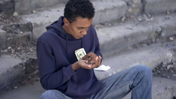 Poor Young Man Counting Money Sitting Alone City Stairs Low — Stock Photo, Image