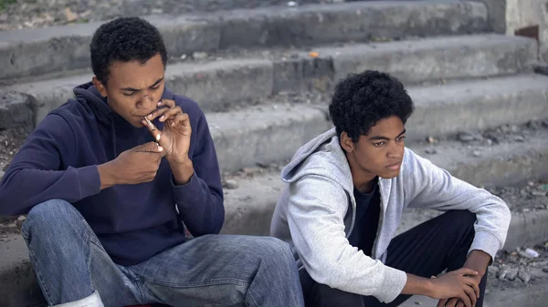 Desperate African Teenagers Thinking Family Problem Smoking Cigarette — Stock Photo, Image