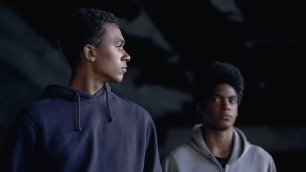 African Teenage Brothers Looking Each Other Dreaming Escape Poverty — Stock Photo, Image