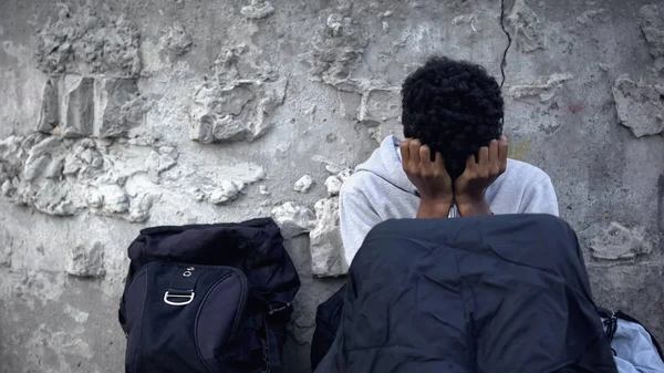 Poor Afro American Refugee Crying Sitting Street Sleeping Bag Homelessness — Stockfoto