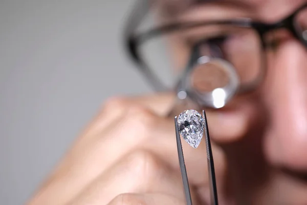 Jeweller Man Looking Polished Diamond Loupe Pear Shape Diamond Tweezers — Stock Photo, Image