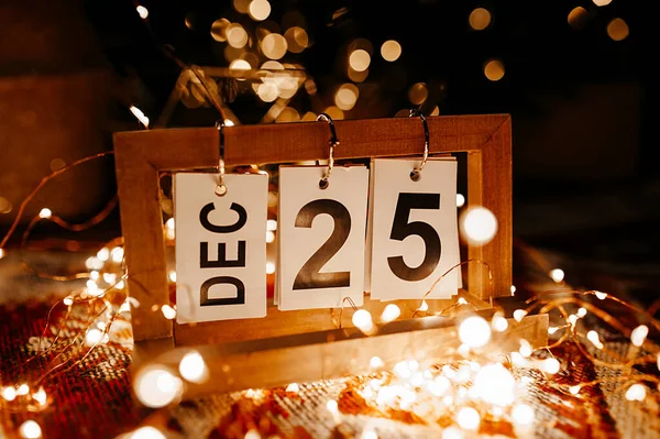 Volný List Kalendář Datem Prosince Girland Žluté Bokeh Close Vánoční — Stock fotografie