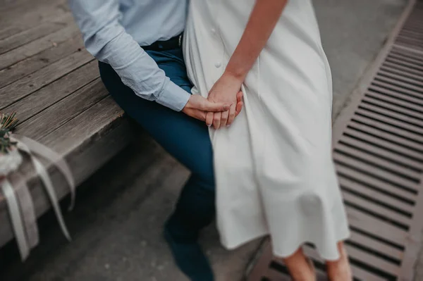 Man Woman White Wedding Dress Hold Each Other Very Tightly — Stock Photo, Image