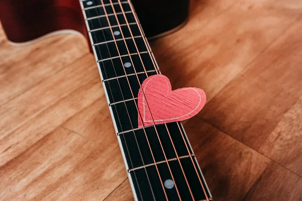 Metal Strings Guitar Eco Friendly Paper Heart Picture Loved One — Stock Photo, Image