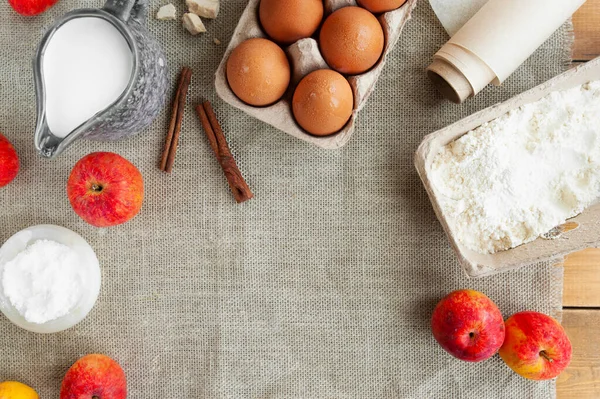 Zutaten Für Apfelkuchen Zutaten Zum Backen Auf Holztisch Braune Eier — Stockfoto